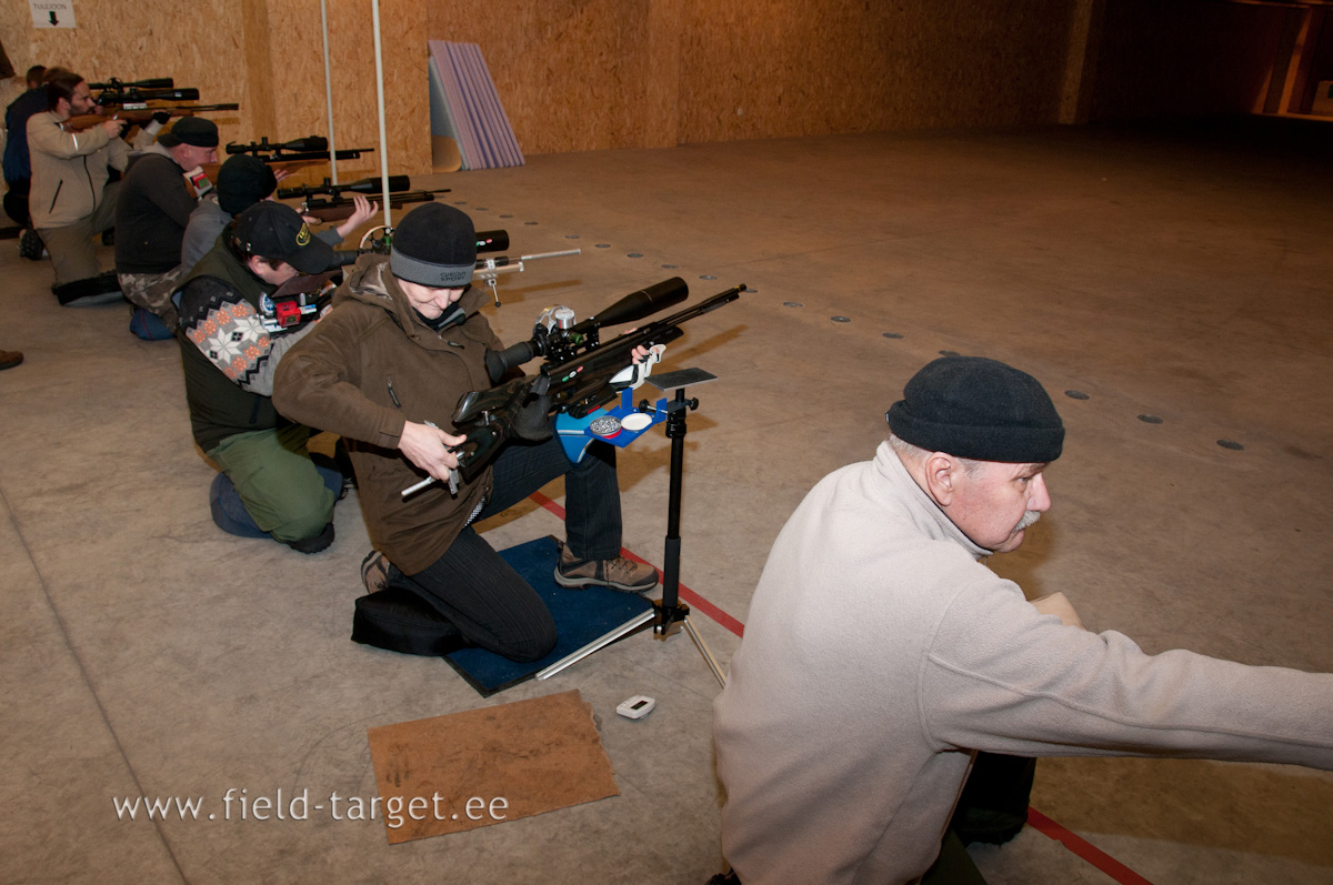 Ja teine vahetus põlvelt harjutust laskmas